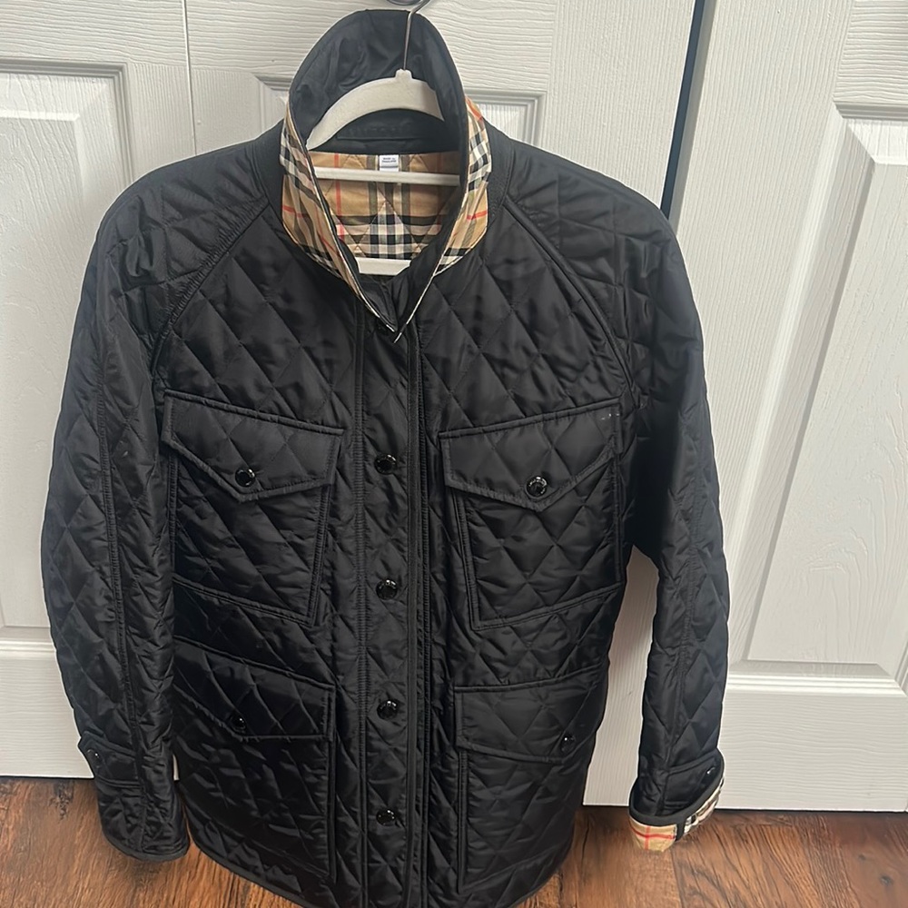 Burberry jacket with her pockets size medium great condition